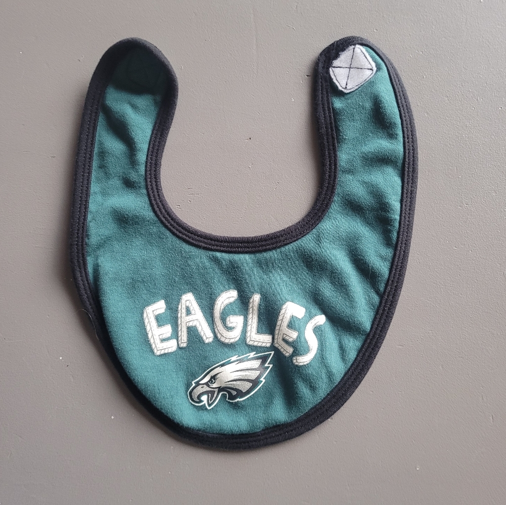 🏈FREE With Purchase! Eagles Bib